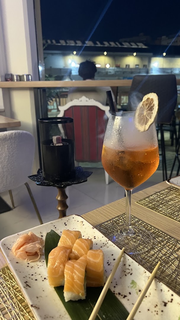 Station Vibes Brunch & Lounge: appetizing food and drink presentation