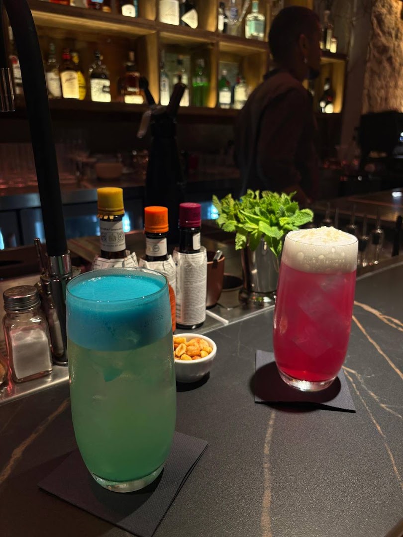 Sylvarum Cocktail Bar: appealing photo of bar drinks