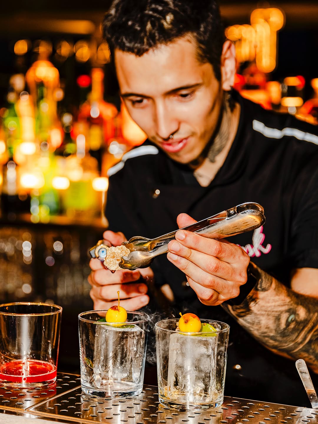 Monk, Time Out Market: professional photo of bartender working