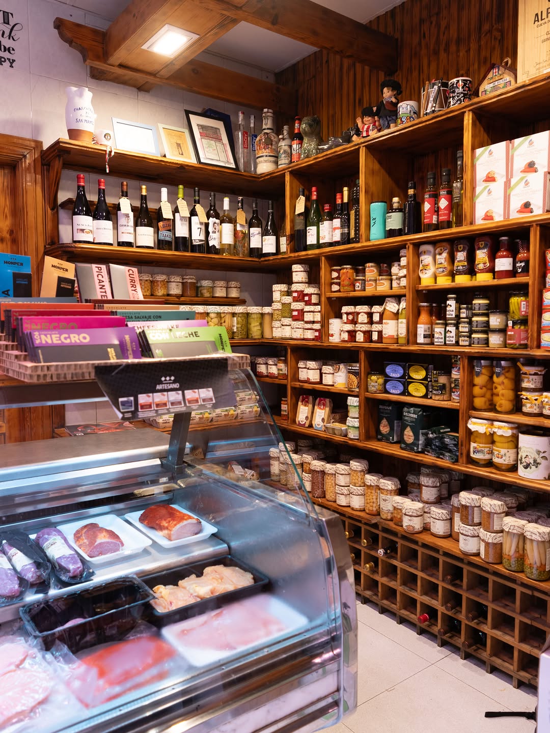 Berdinak: restaurant interior and products