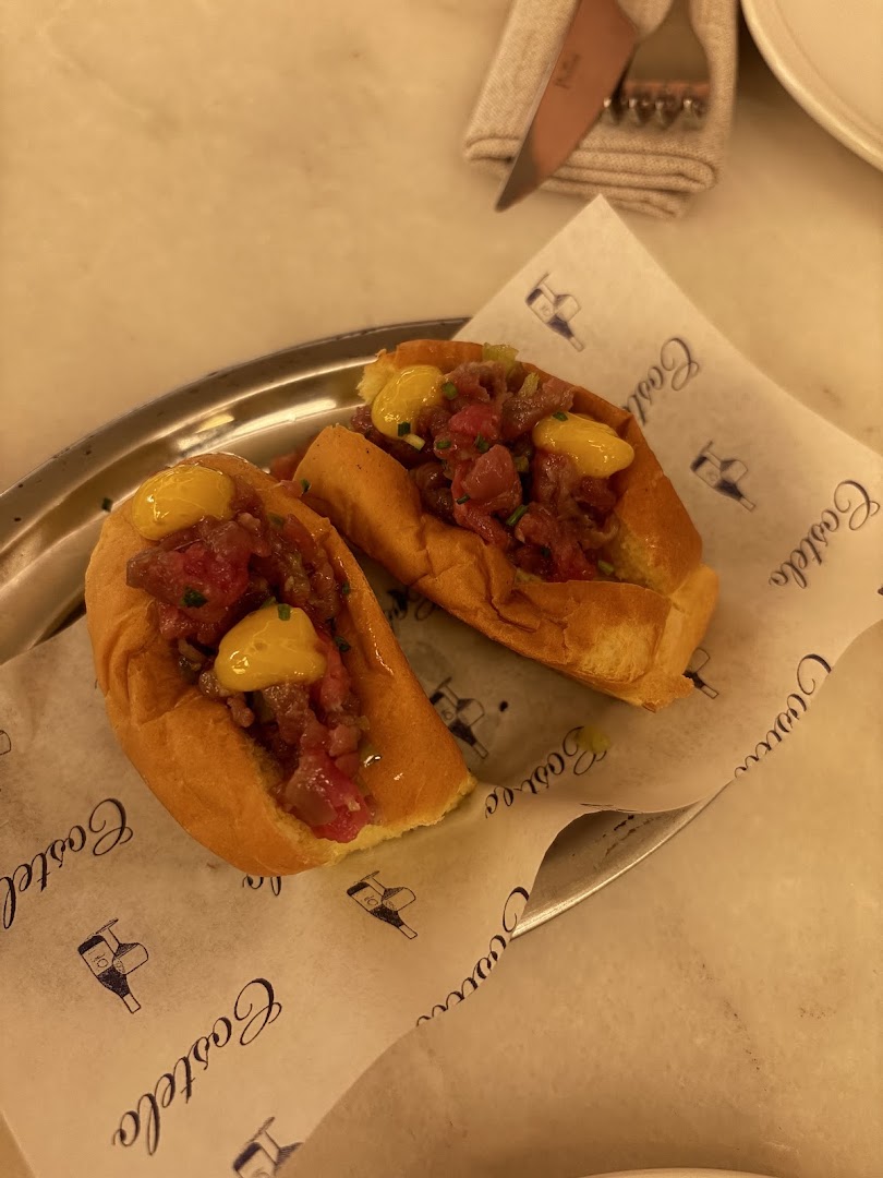Costelo: appetizing food photo with branding