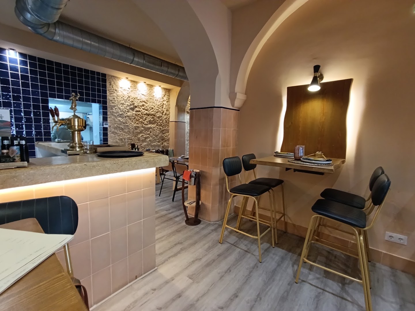 Brasal: clear, inviting restaurant interior shot