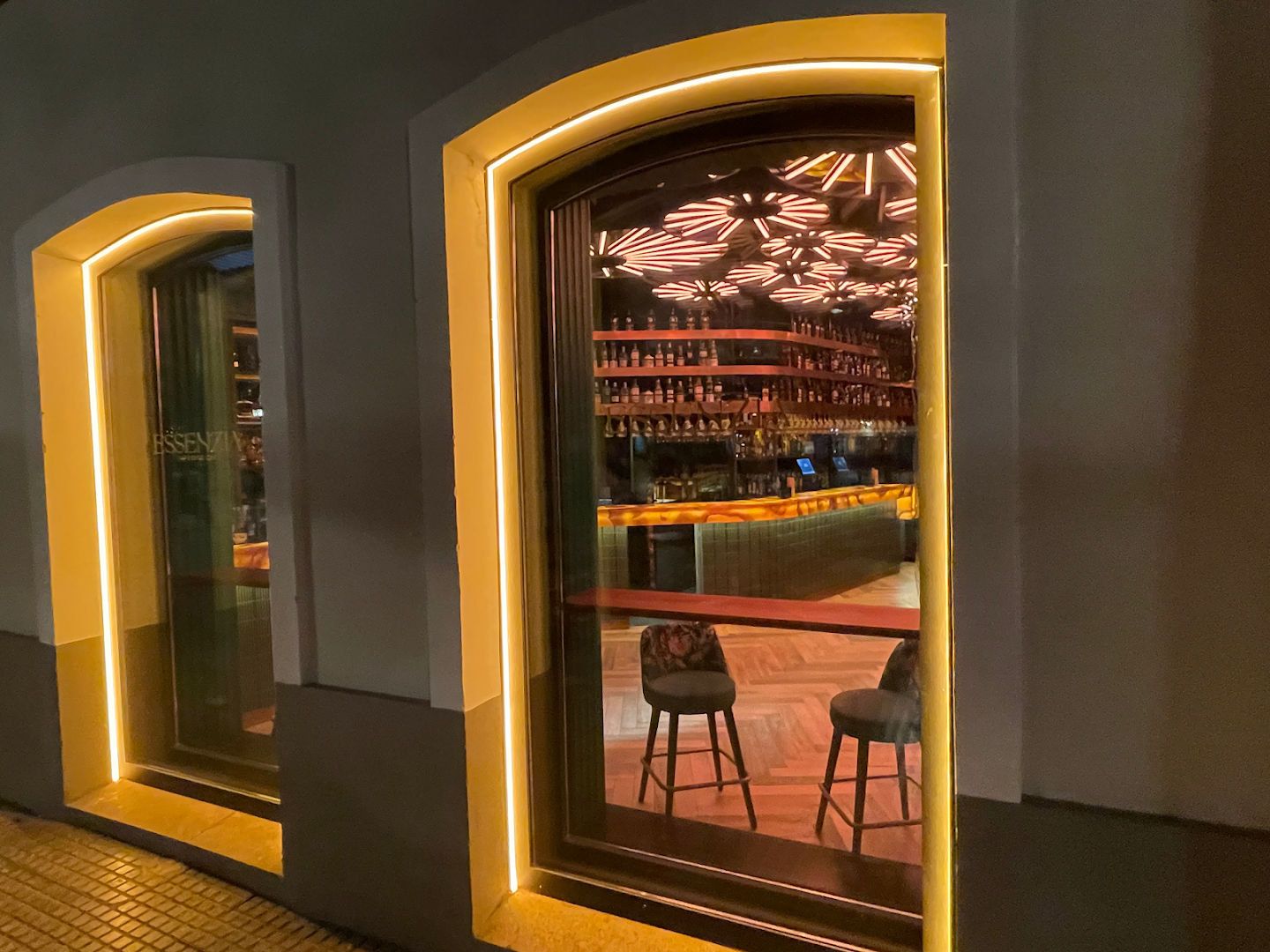 Essenzia: attractive view of bar interior