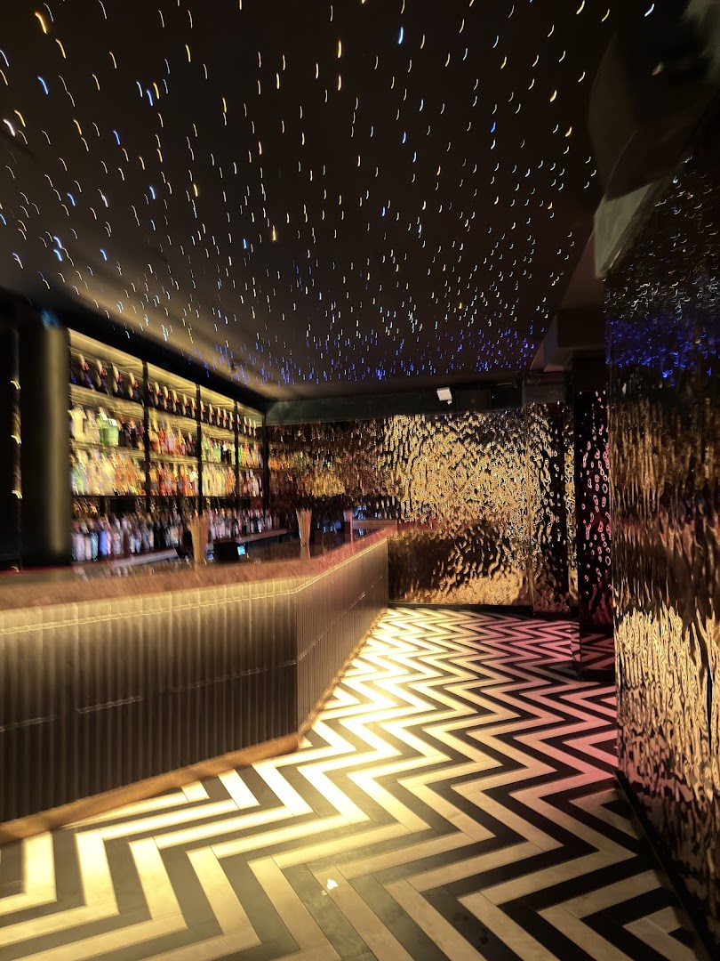 Essenzia: high quality interior atmosphere shot