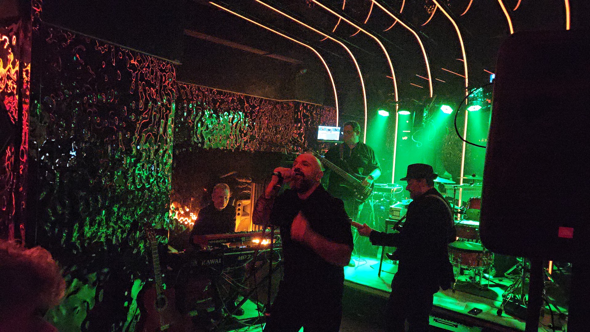 Essenzia: live music venue atmosphere