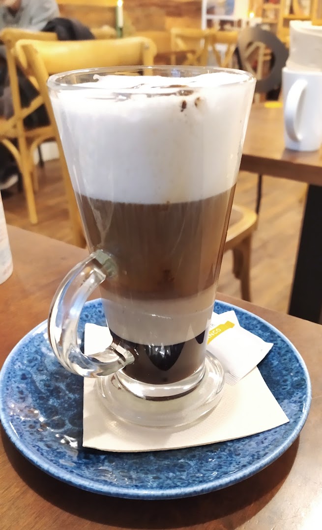 La Lectora: appetizing photo of coffee drink