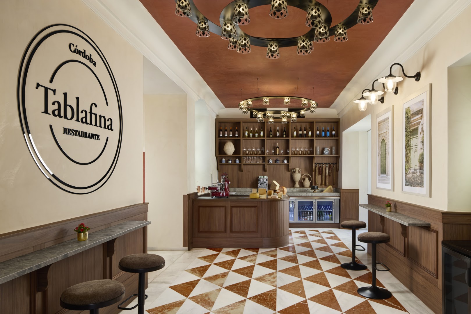 Tablafina: professional interior shot of restaurant