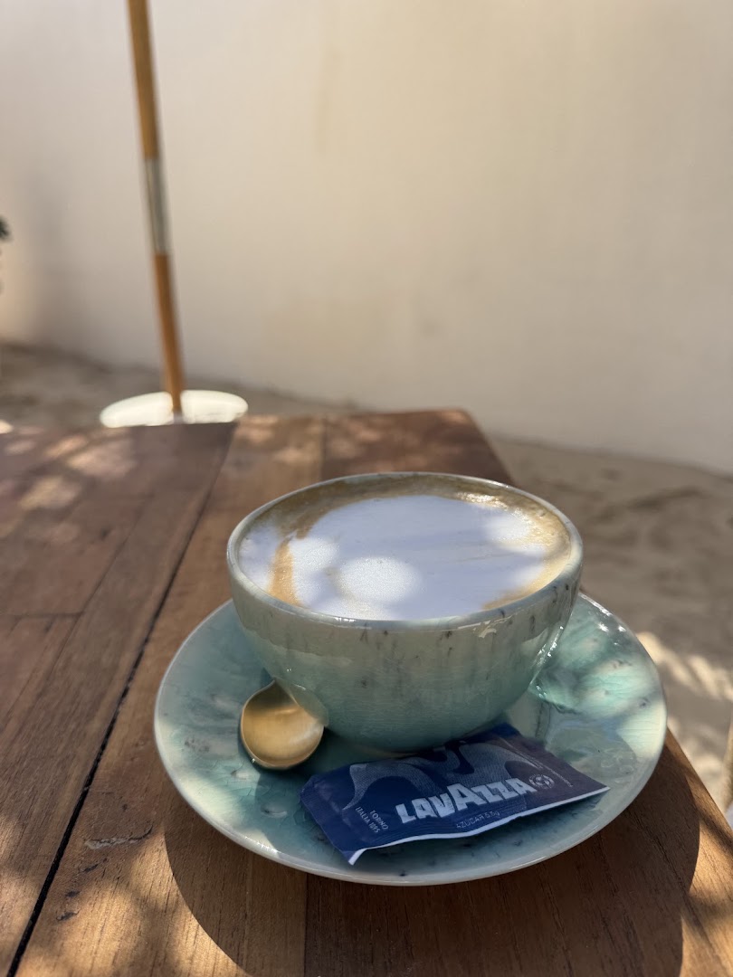 Es Garrover: appealing photo of served coffee