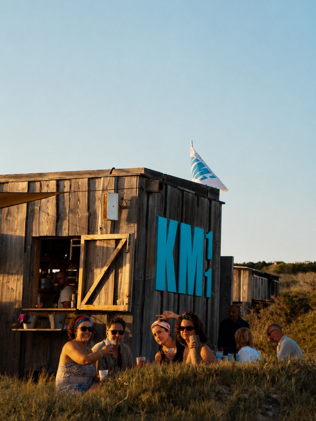 KM11: inviting atmosphere with happy customers