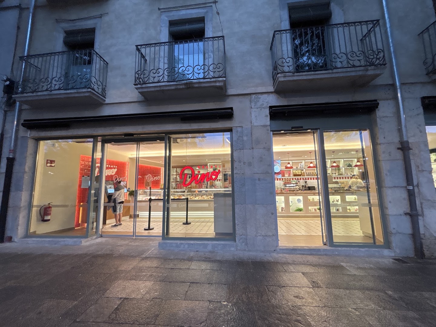 Gelati Dino: clear exterior shot of venue