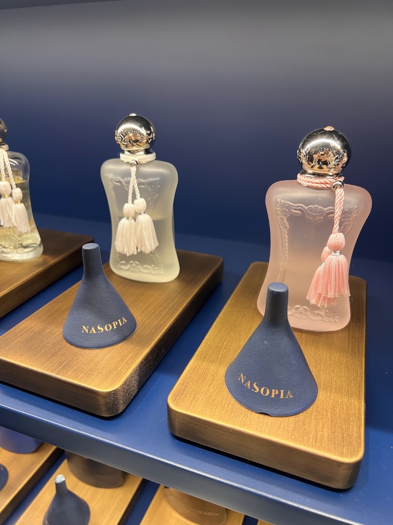 Nasopia: high quality product display photo