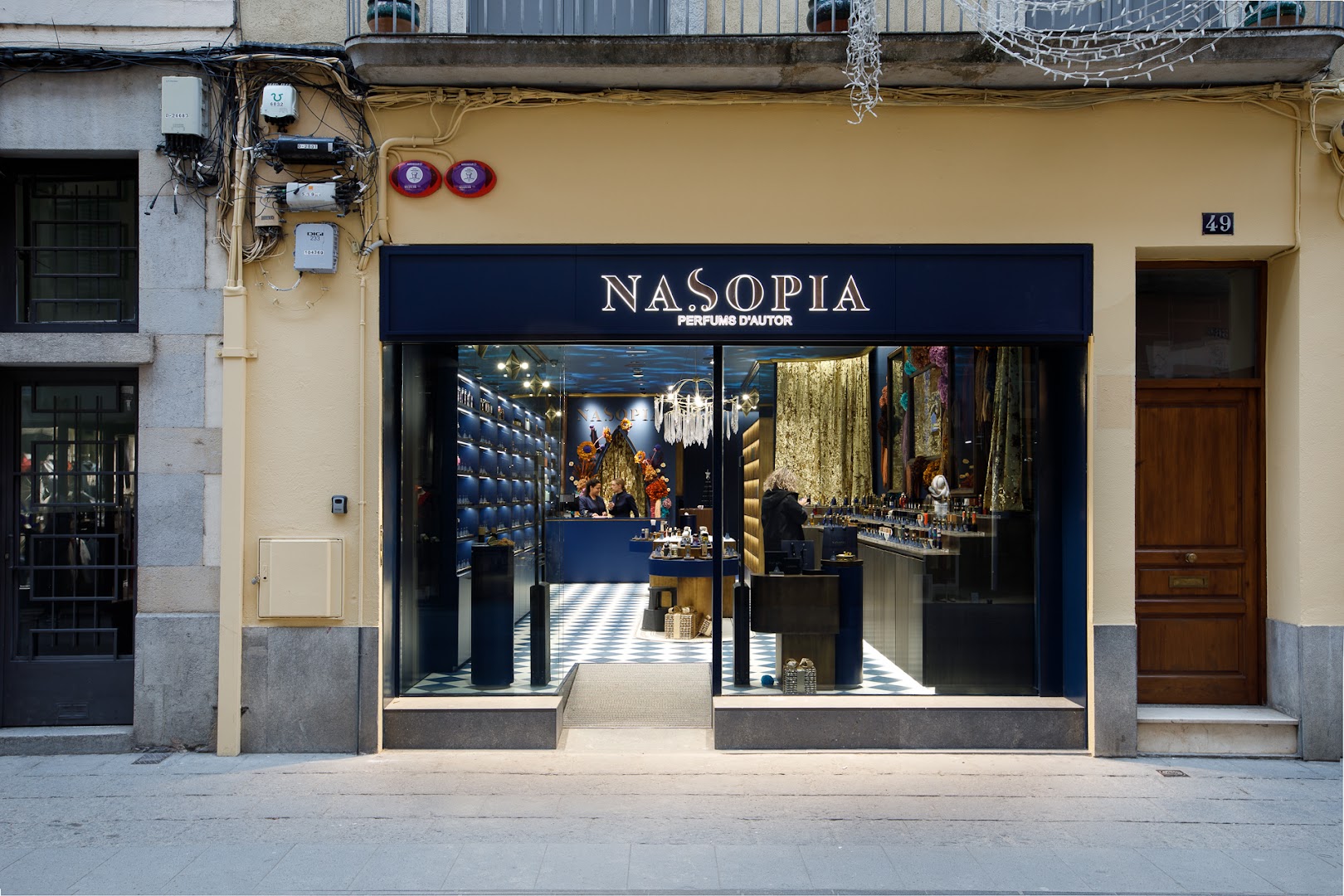 Nasopia: professional storefront photo