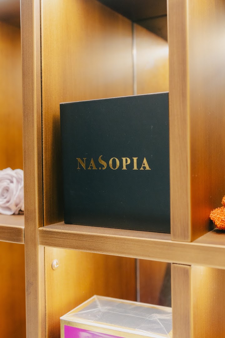 Nasopia: professional product display photo