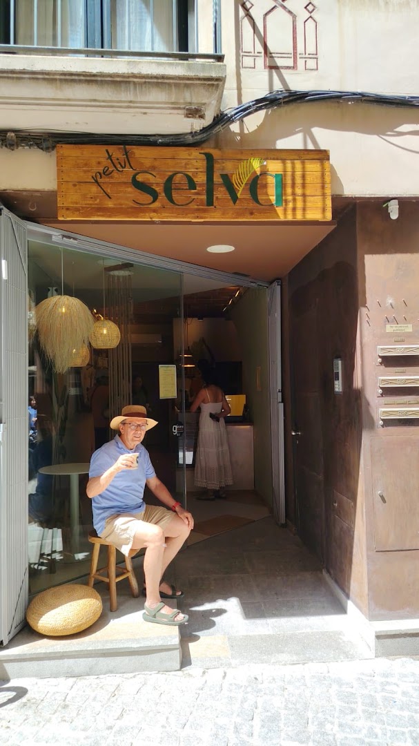 Petit Selva: clear, inviting exterior restaurant shot