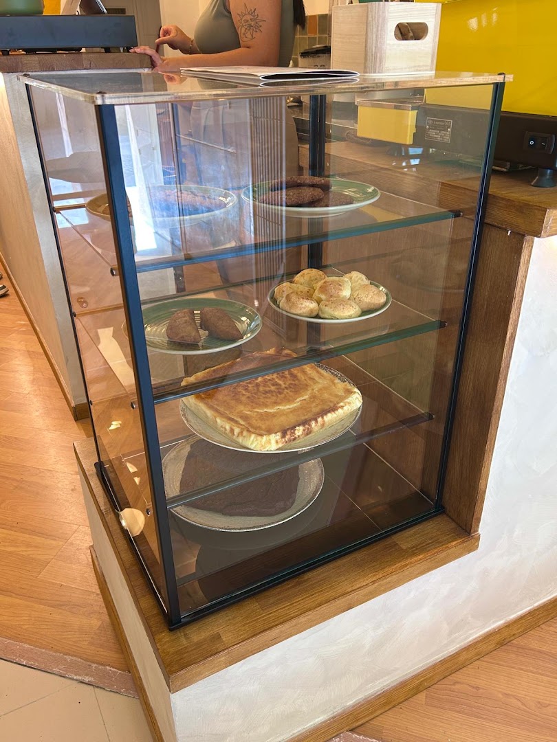 Petit Selva: clear display of food items