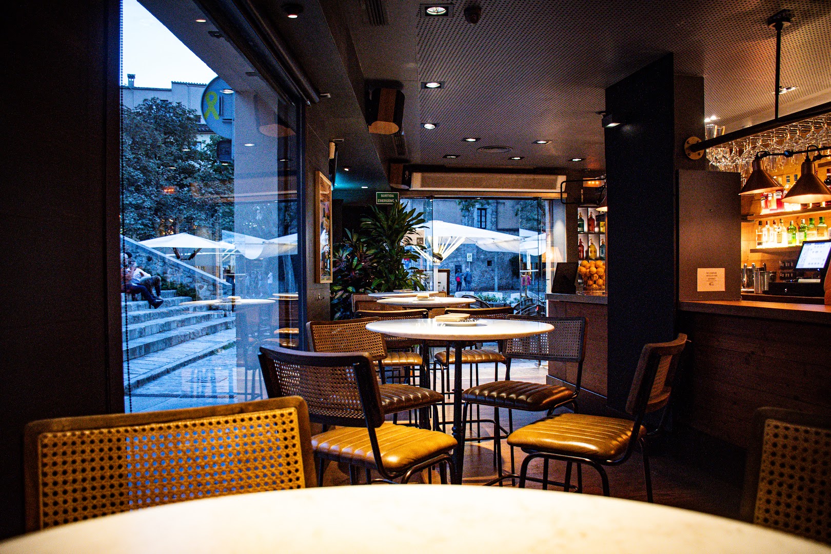 River Girona: inviting atmosphere and professional composition