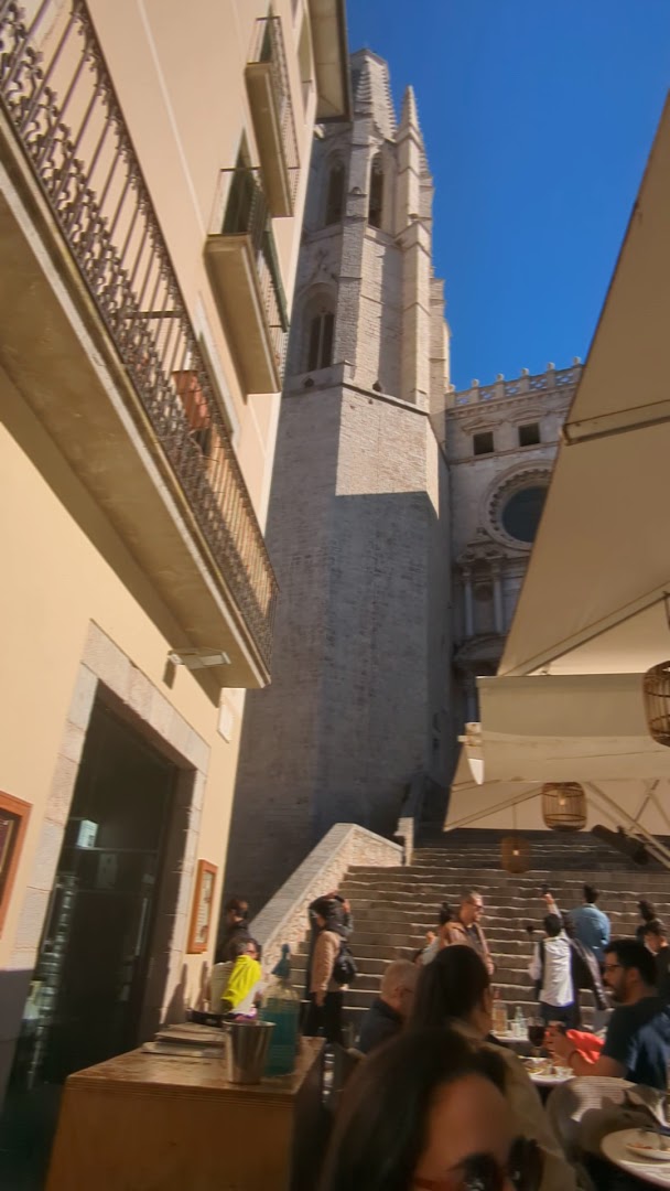 River Girona: venue atmosphere and location