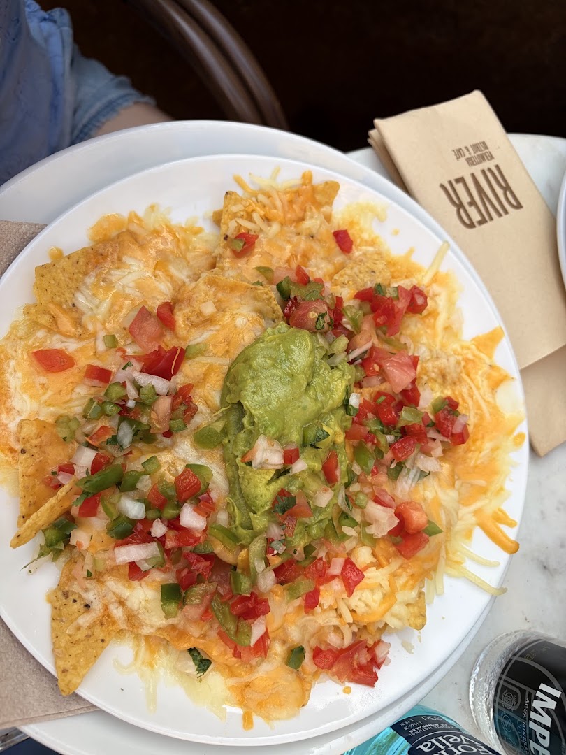 River Girona: appetizing photo of bar food