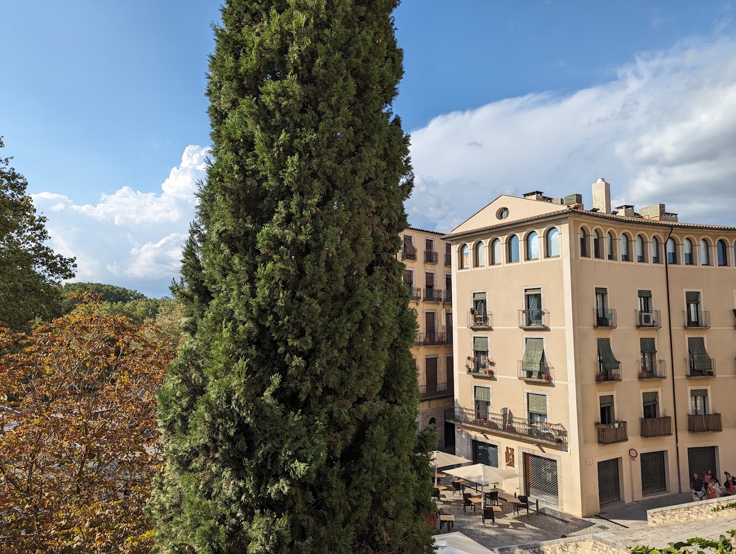 River Girona: venue exterior and atmosphere