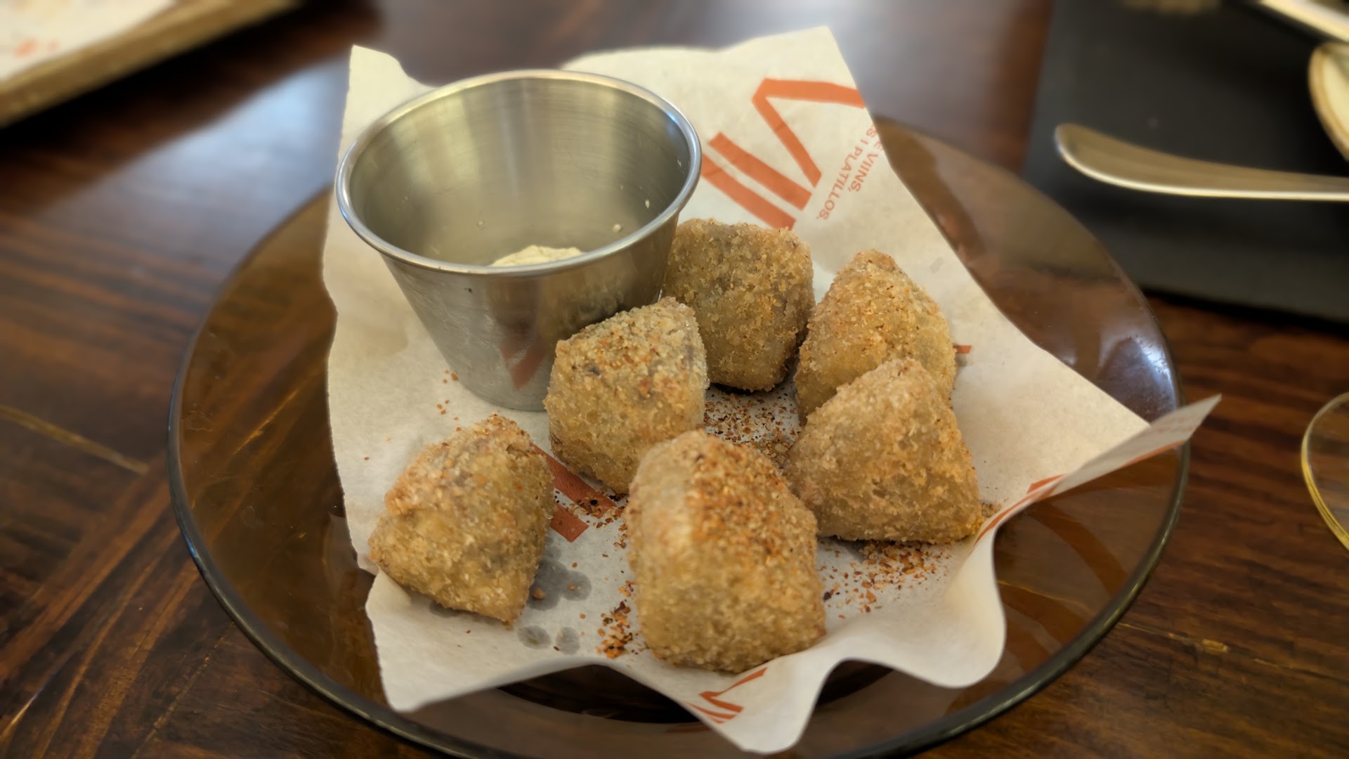 Vii: appetizing photo of bar food