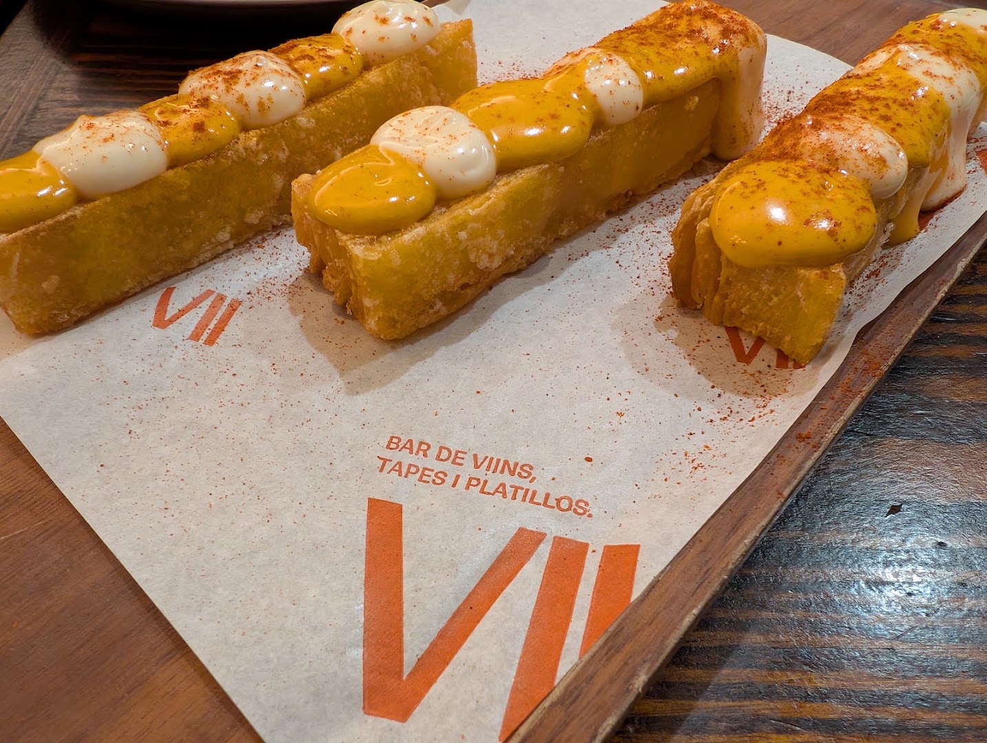 Vii: appetizing photo of bar food