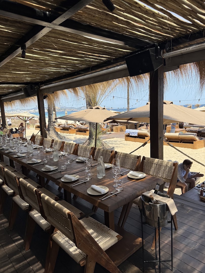 Beachouse Ibiza: inviting atmosphere and professional composition