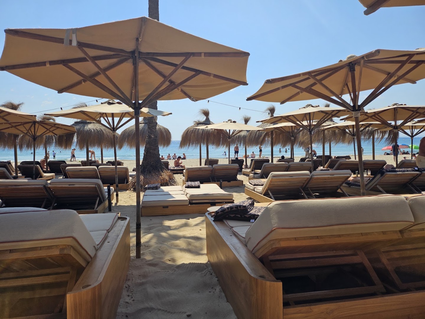 Beachouse Ibiza: inviting beach club atmosphere