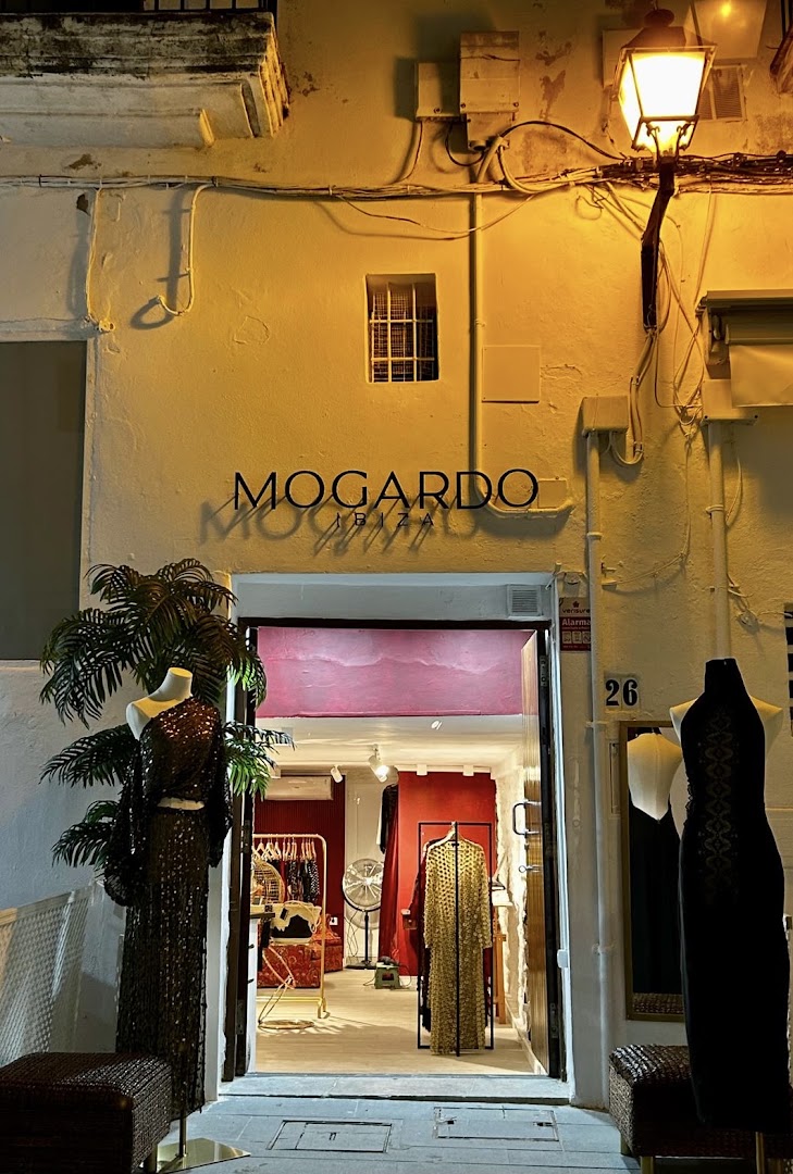 MOGARDO: clear, inviting storefront photo