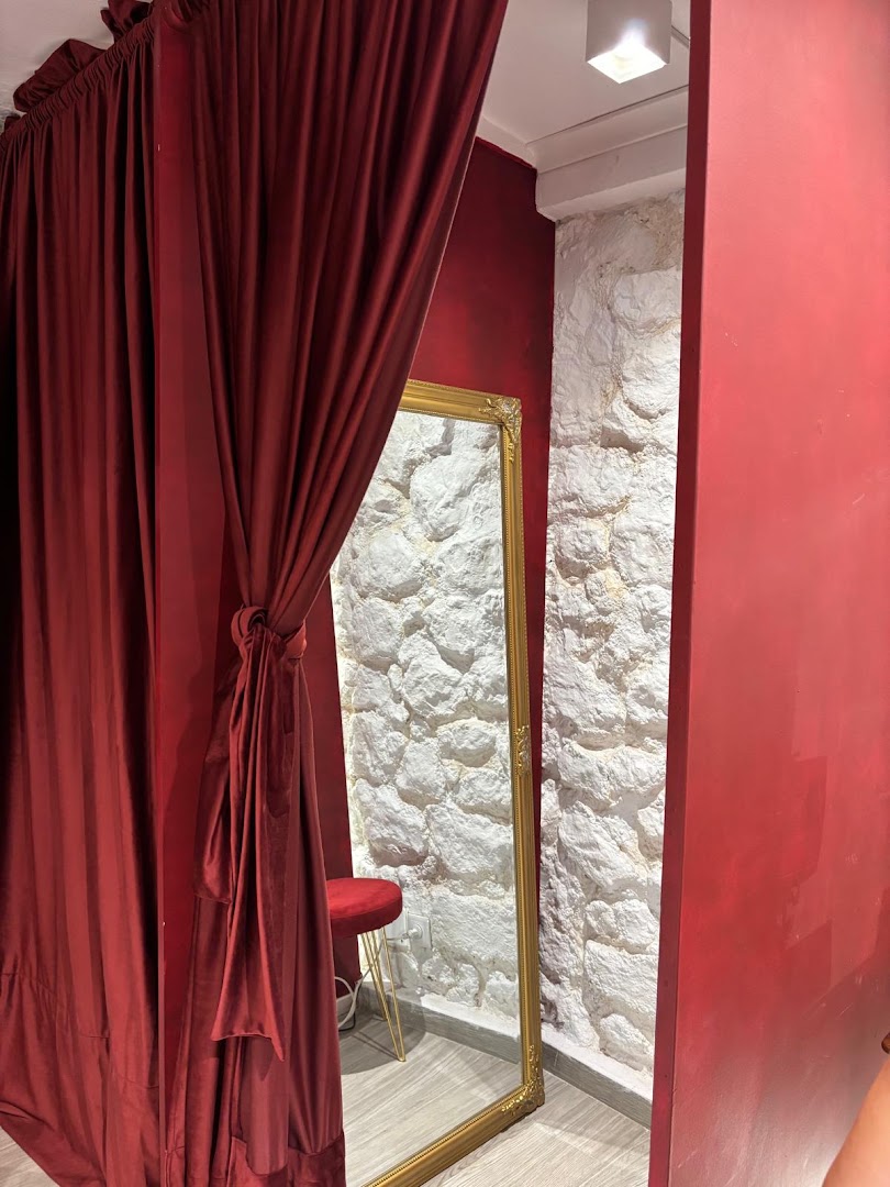 MOGARDO: shop interior and atmosphere