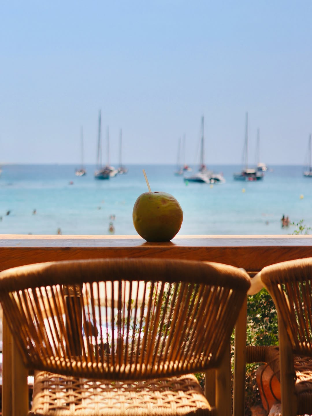 NoHo Beach Club: inviting atmosphere and scenic view