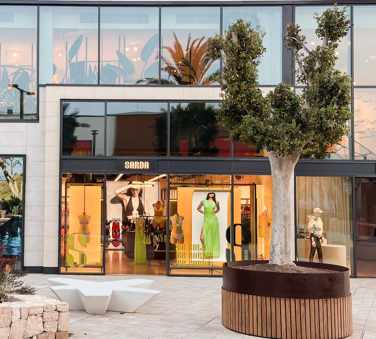 SARDA Ibiza: clear, professional storefront photo