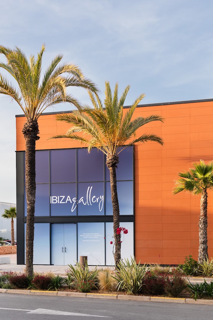 SARDA Ibiza: clear professional storefront photo