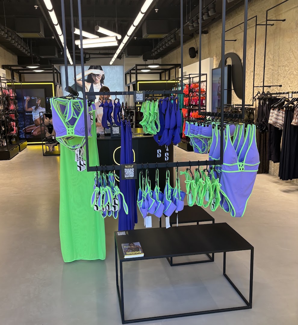SARDA Ibiza: clear display of shop products