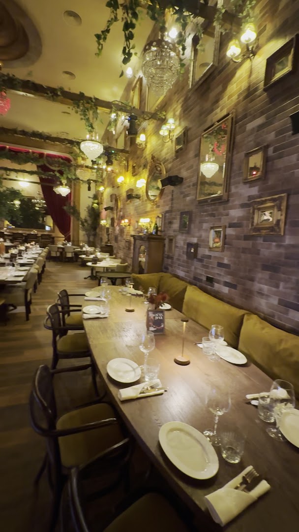 The Amorous Project: attractive restaurant interior atmosphere