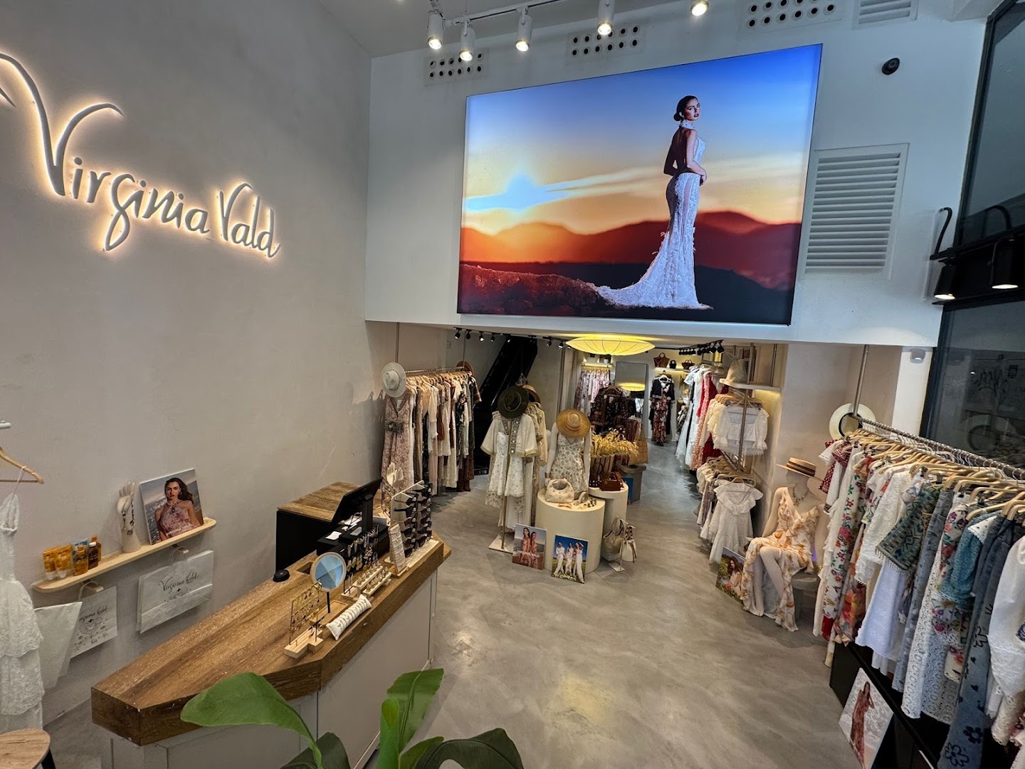 Virginia Vald Concept Store: clear, professional shop interior view