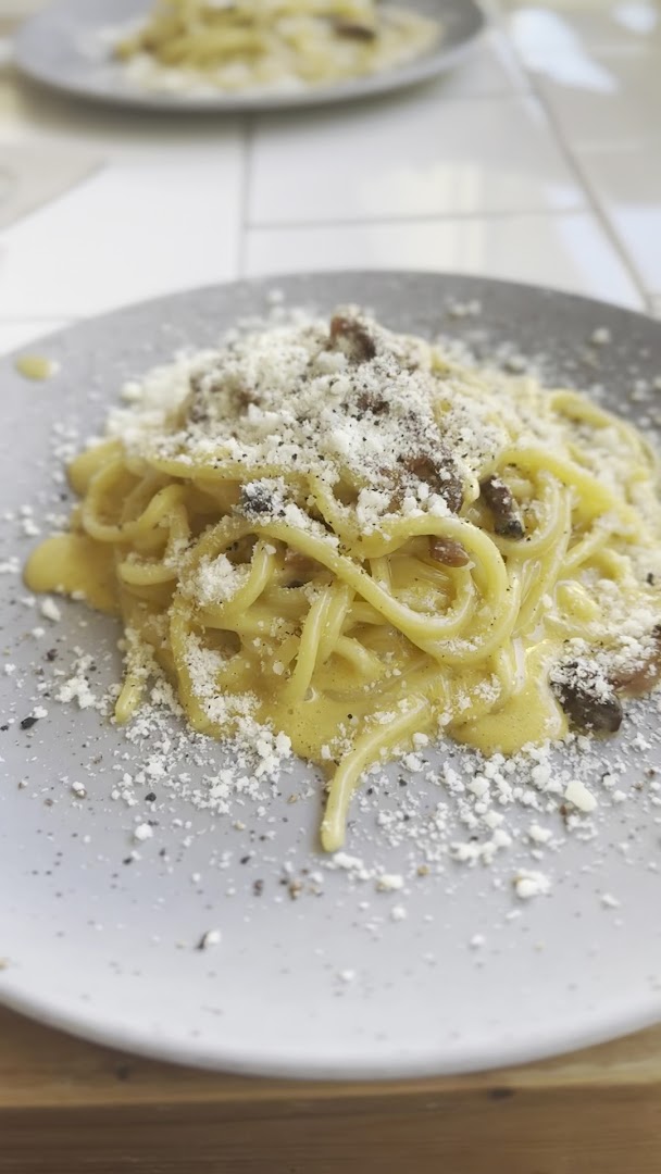 Yenuina: appetizing photo of pasta dish