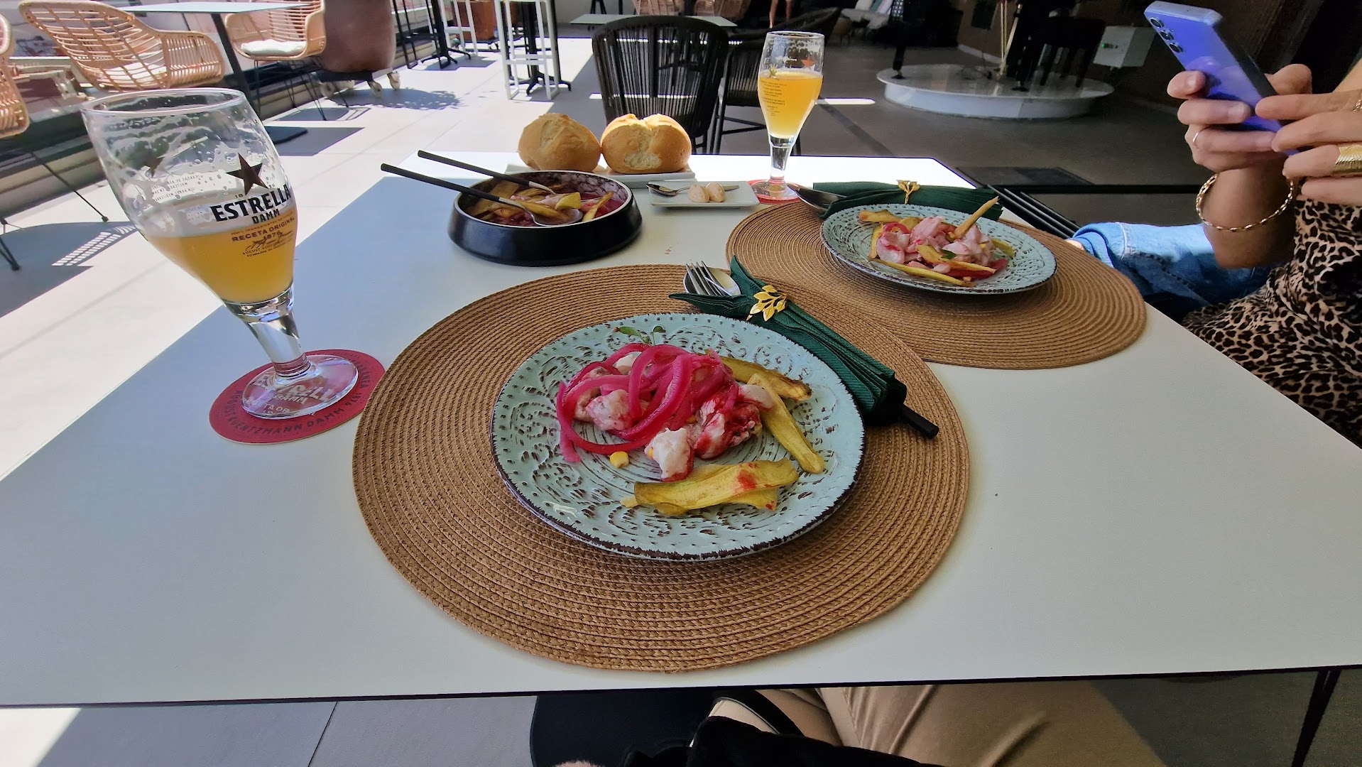 Bereke Restaurante: appetizing food and drink presentation