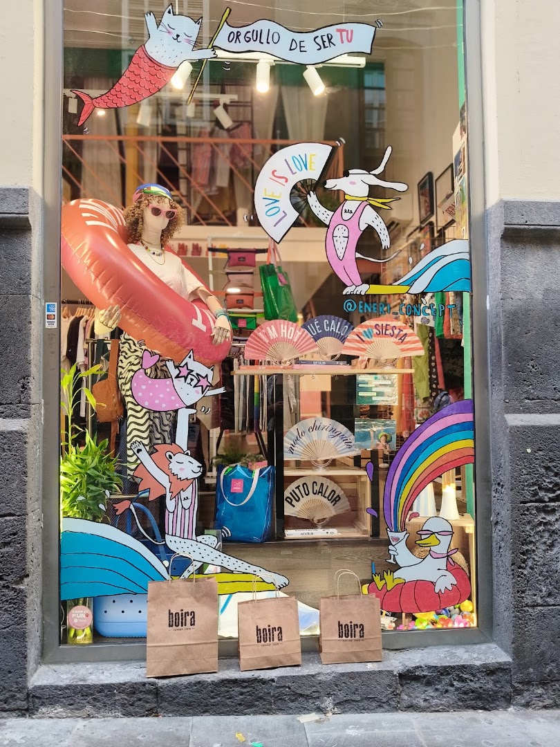 Boira: attractive and clear storefront display