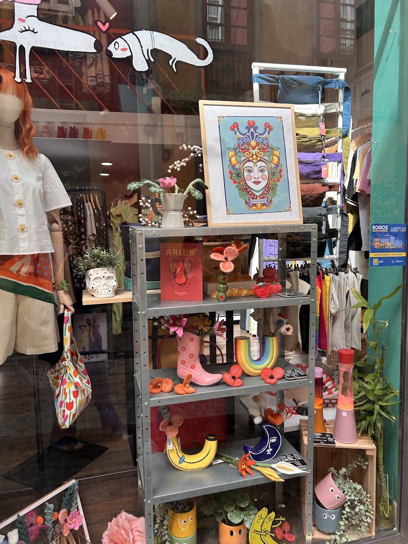 Boira: attractive and clear shop display