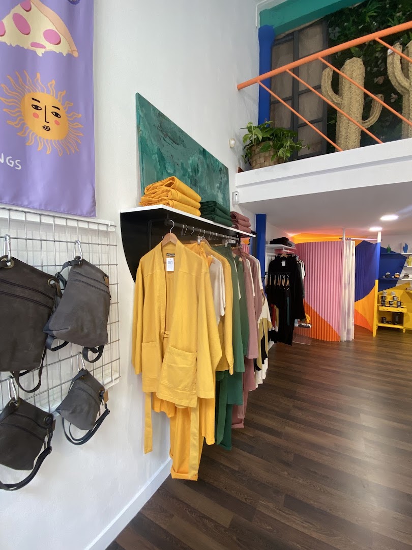 Boira: clear, inviting shop interior display