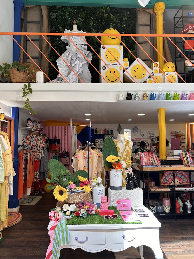 Boira: clear, inviting shop interior display