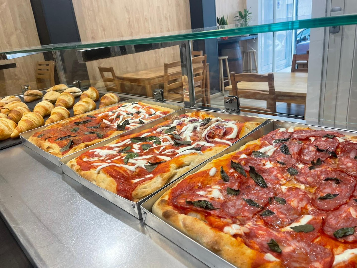 Corazón Napoletano: appetizing display of fresh food