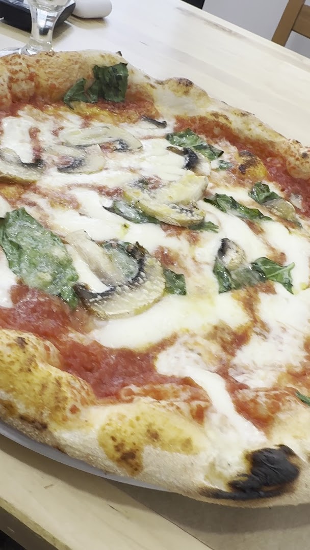 Corazón Napoletano: appetizing photo of restaurant pizza