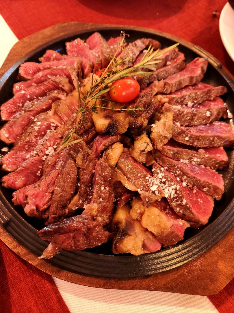 El Potro Steakhouse: appetizing, high-quality food photography