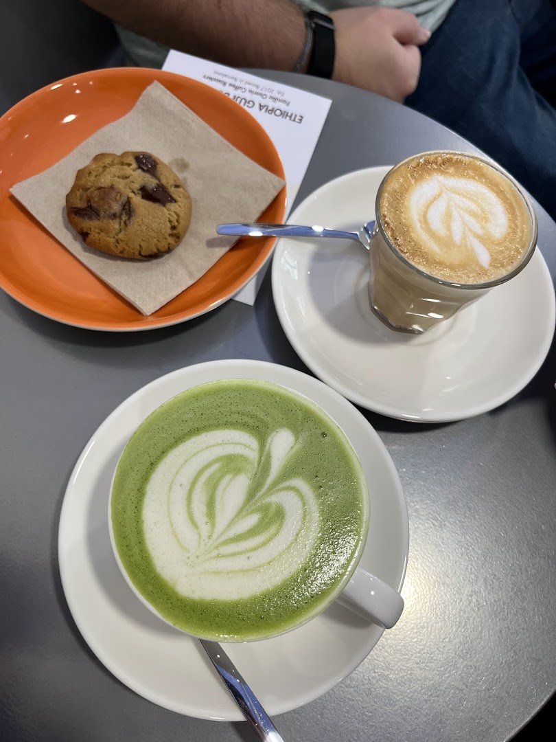 Espabila Coffee: appetizing food and drink presentation