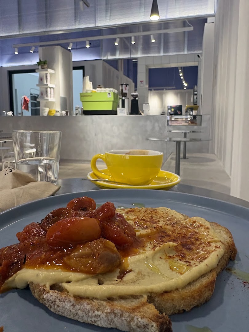 Espabila Coffee: appetizing food and clean interior