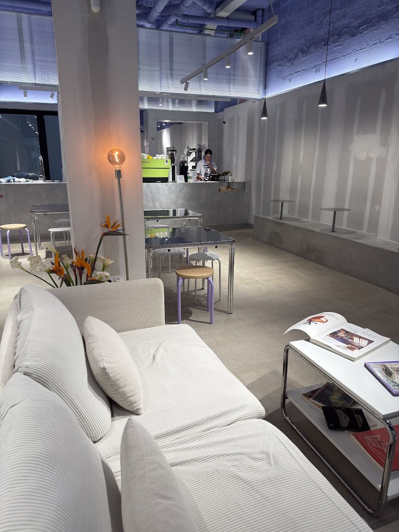 Espabila Coffee: clear, inviting interior atmosphere