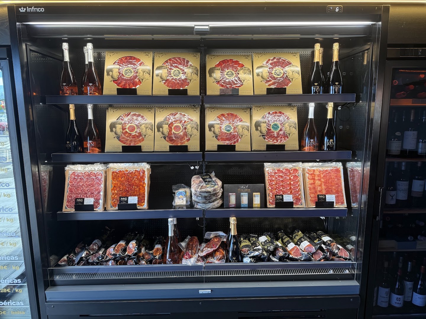 Ham Boutique: clear display of restaurant products