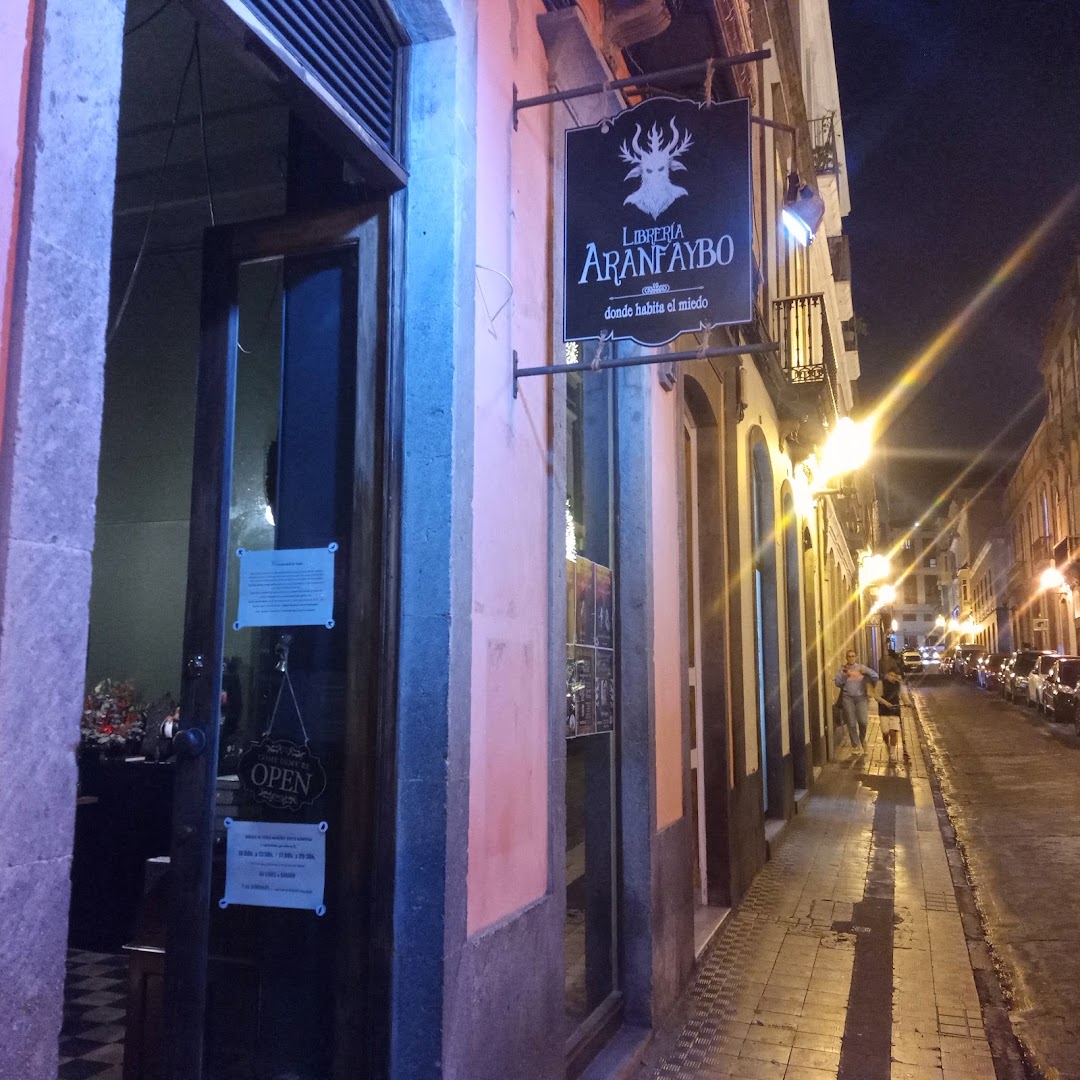 Librería Aranfaybo: clear exterior shot of venue