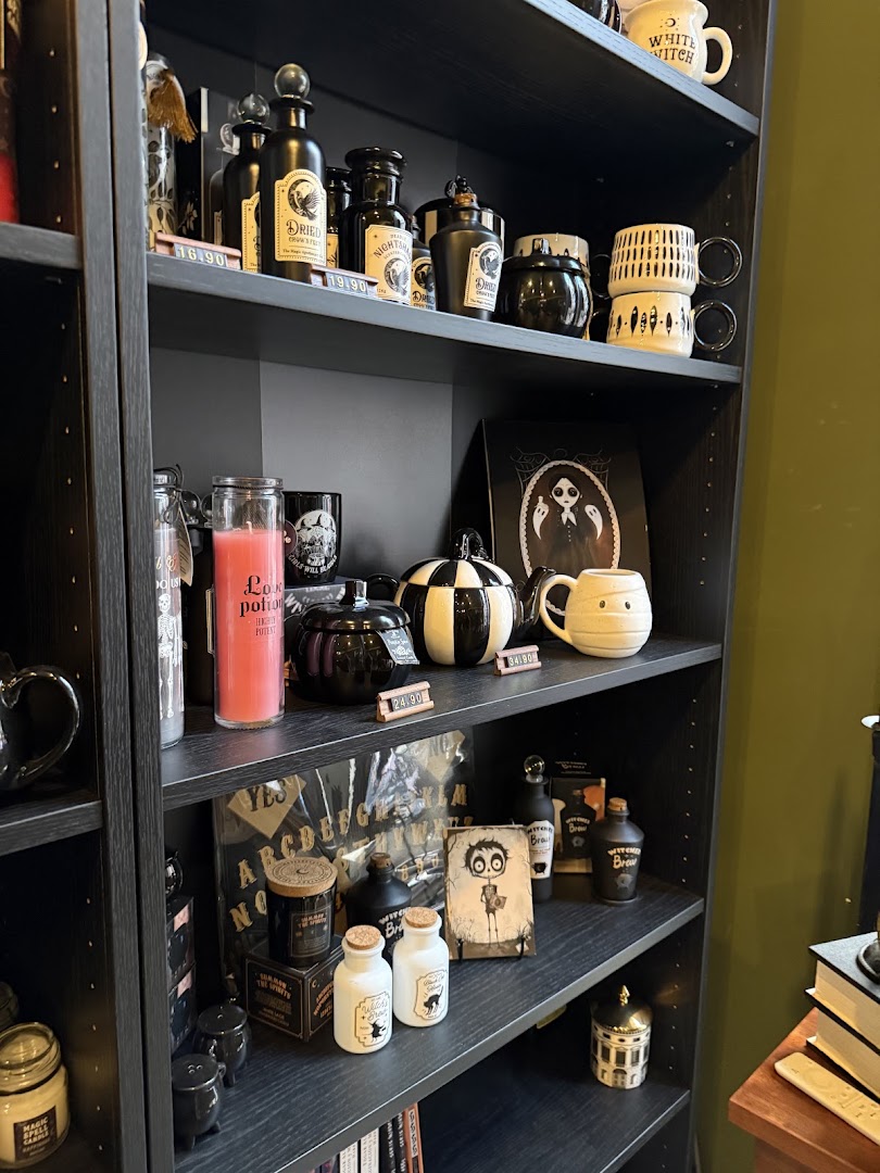 Librería Aranfaybo: clear display of venue products